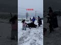 快乐很简单，在雪地里撒欢，风是冷的，雪是软的，心情是愉快的！ 雪地里撒欢