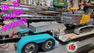 RC4WD LowBoy Trailer with JMI RC Trailer Electric Gooseneck, Tamiya Grand Hauler (Peterbilt)