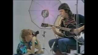 Paul & Linda McCartney - Medley: Blackbird / Bluebird / Michelle / Heart Of The Country
