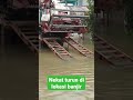 combi nekat masuk air banjir #agriculture #combineharvester #crane #panenpadi