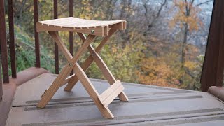 Tabouret pliable.