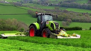 Plas Gwyn Start In! - Mowing on Three Farms, Five Mowers and Two Tractors.