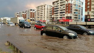 DİYARBAKIR'DA YOLLAR SU ALTINDA KALDI