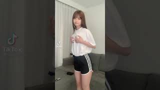 TikTok 景井ひな　乳