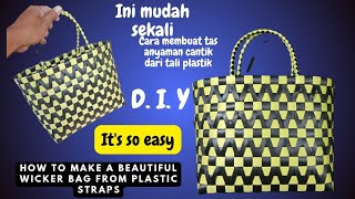 It's very easy to make a beautiful woven bag from plastic rope.