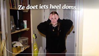 ZE DOET IETS HEEL DOMS… -400