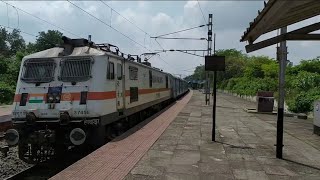 22318 Jammu Tawi - Sealdah Humsafar Express Amazing Acceleration HWH WAP 7 High Speed Crossing