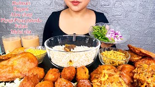 ASMR:EATING KOLKATA STREET SNACKS*MURI MAKHA/JHALMURI WITH ALOO CHOP,BEGUNI,FULURI,PIYAJI,MALAI CHA