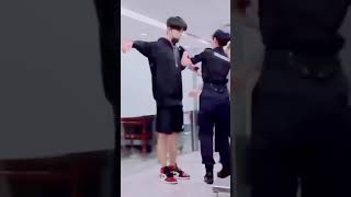 Xiao Zhan 肖战过安检 第一次这么羡慕安检小姐姐