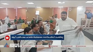 പൊരിഞ്ഞ അടി, കസേര കൊണ്ട് അടി...മഞ്ചേരി നഗരസഭയിൽ കയ്യാങ്കളി