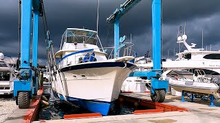 Classic Hatteras 53 Yacht Fisherman “dharma” Navigating on New River - Fort Lauderdale