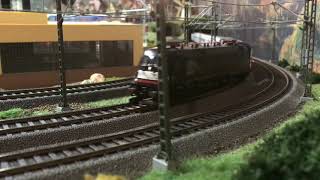 Roco Br 182 und Br 189 von MRCE mit IC und Kesselwagenganzzug