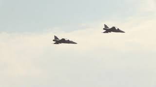 JAS39 Gripen vs BAe Hawk Mk120.  2 vs 1 Dogfight