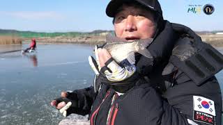 [수도권에 이런 둠벙이...] 낚시밀착다큐 미스터앤미세스 대물추적 87화, 수도권 둠벙 붕어 얼음낚시/붕어, 동자개, 붕어여신, 월척수배,동일레져,나루마스크,범양글러브gmax,바코