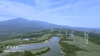 風車のある風景 仁賀保高原（秋田県にかほ市）Nikaho Plateau's Scenery with Windmills: Nikaho City, Akita Prefecture, Japan