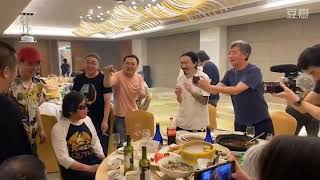 董事长（李志）的琴行开业，音乐人们搞大趴体聚会，隔着屏幕都感觉很开心哎！by 于北啊