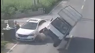 Idiots in Cars | China | 29