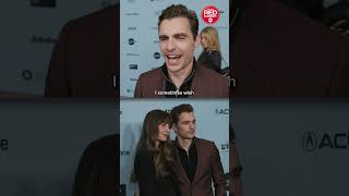 Dave Franco has perfected his “SMIZE” on the red carpet alongside his wife Alison Brie. 👀😏 #shorts