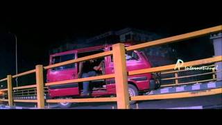 Kaakha Kaakha Movie Fight Scene | Jeevan escapes from Suriya | Jyothika | Daniel Balaji