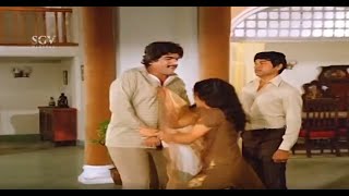 Dr. Rajkumar Saved His Lover From Goon Sudheer | Ade Kannu Kannada Movie Scene