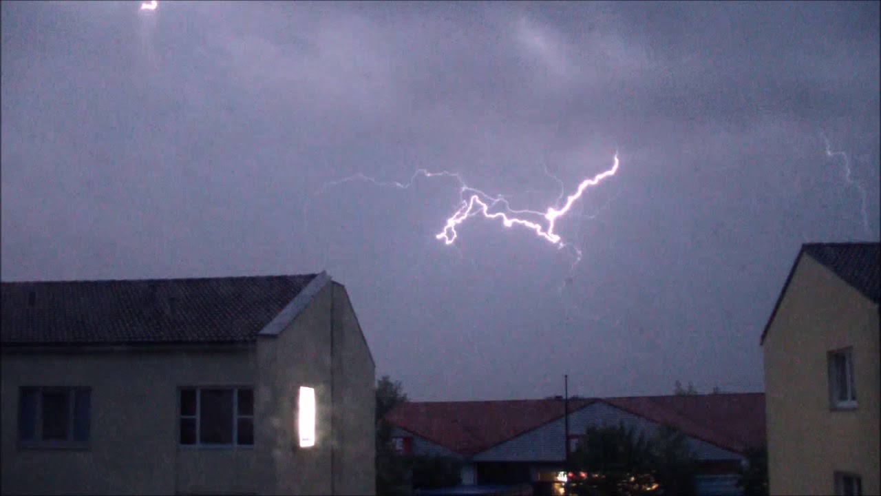 Heftige Gewitter, Blitzeinschläge, Hagel Und Überschwemmungen In Bayern ...