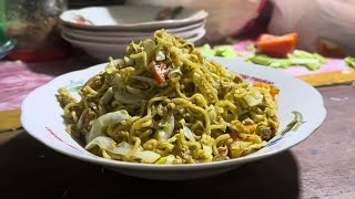 Memasak Mie Goreng, Mie Rebus, Nasi Goreng dan Kwetiau di atas Wajan Panas