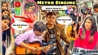 Singing In Metro (मेट्रो) Part -5 || Randomly Singing Bollywood Mashup In Metro|| @team_jhopdi_k