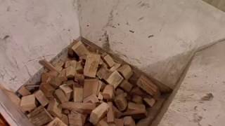 Vecoplan Shredder processing wood blocks