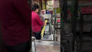 0.50$ Sugar Cane Juice in Paharganj, Delhi 🇮🇳 #shorts