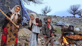 the hard life of beautiful nomadic girls|The struggle of nomadic girls to survive in rainy days ⛰️🌧️