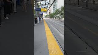 Siemens-Duwag U2 Train arriving at 7 Street SW CTrain Station #calgary #train #calgarytransit