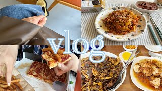 VLOG | 어린이대공원 봄나들이 🌸 | 인스타 유명맛집 찾아가기 | 뉴뉴쇼핑대실패 (칼국수, 순대볶음, 에이셉피자, 해물쟁반짜장, 마늘탕수육, 떡볶이, 뼈다귀탕, 김치볶음밥)