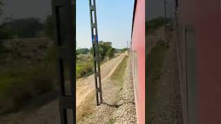 15909 AWADH ASSAM EXPRESS At 101 km/h #shortvideo #train #trainjourney