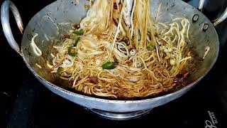 बच्चे हो या बड़े यह सब को पसंदआती है#नूडल्स रेसिपी Street style noodles 🍜👍🏼😋