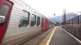 2016年10月7日撮影鹿児島本線枝光駅にて813系9連通過動画