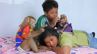 Smart Brother Meng And Olly Grooming Mom With Little Valen