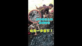 还没有出土的翡翠原石你见过吗？好在我抢先一步拿下！| 赌石 | 缅甸翡翠矿区 | 翡翠原石