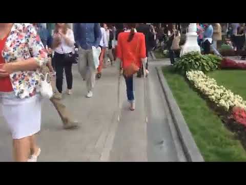 Amputee Girl Walking In The Street - YouTube