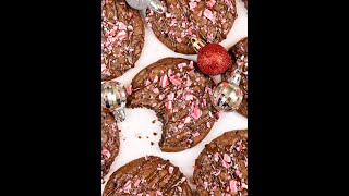 The BEST Fudgy Peppermint Brownie Cookies // #healthycookierecipes #christmascookies #cookierecipes