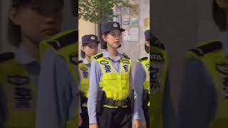 国庆上海外滩偶遇美女警察小姐姐，又美又飒 #警察#police