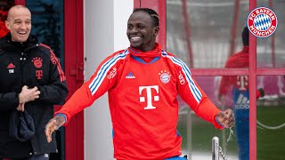 Sadio Mané is back on the training ground 😁 | FC Bayern Training