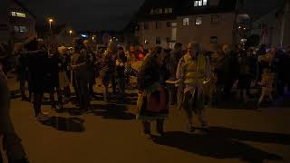 Nachtumzug Stuttgart Mühlhausen 2023 - Teil 1, Start mit kleinem Feuerwerk, 4K HDR uncut