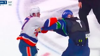 Vincent Desharnais Matt Martin Fight | New York Islanders vs Vancouver Canucks 2024 NHL Highlights