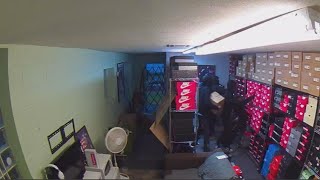 Thieves break into Fort Worth sneaker shop, suspects wanted