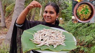 NETHILI FISH THOKKU | Village Meen Thokku Recipe | Banana Leaf Cooking