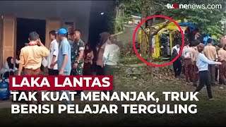 Truk Pengangkut Rombongan Pelajar SMK di Karawang Terguling, 12 Siswa Luka-Luka | OneNews Update