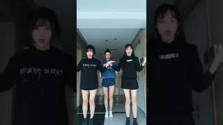 抖音搞笑 美女脱掉系列看多了，来看三个美女一起让你开心吧