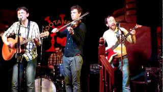 The Galipaygos ( A Fiddle And A Violin) @ Hootananny, Inverness. 30-12-2011.avi