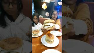 wow!😲 କେତେ ବଡ଼ size... #bigsize #cheeseburger #burger #alootikkiburger #foodlover #odiavlog #shorts