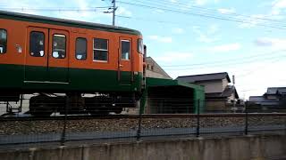 あと約２分で備前西市駅に停車する湘南カラーの宇野行きＪＲ宇野みなと線普通列車